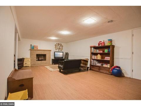 2401 Overlook Dr, Bloomington, MN 55431 photo 17