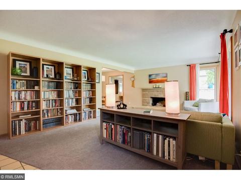 2401 Overlook Dr, Bloomington, MN 55431 photo 3