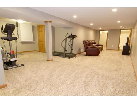 264 Walnut Ln, Apple Valley, MN 55124 photo 12