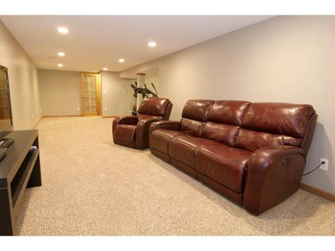 264 Walnut Ln, Apple Valley, MN 55124 photo 15