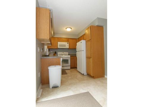 264 Walnut Ln, Apple Valley, MN 55124 photo 7