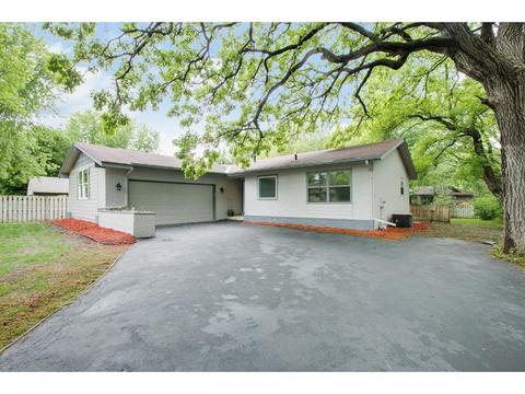 5724 Riverview Entry, Champlin, MN 55316 photo 2
