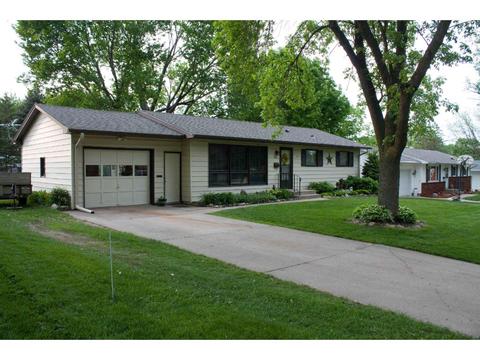 1032 Pleasant Ln, Faribault, MN 55021 photo 2