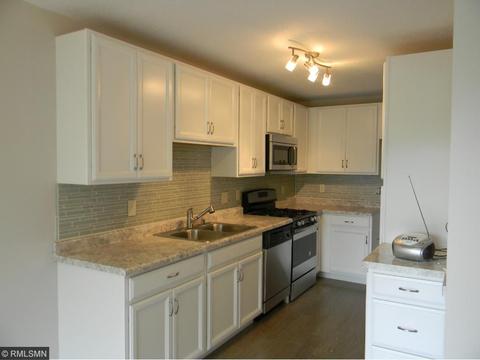 1647 Hickory Ln, Eagan, MN 55122 photo 6