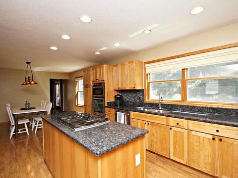 4920 Pine Ln, Eagan, MN 55123 photo 9