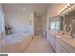 1226 Summit Ct E, Maplewood, MN 55109 photo 11