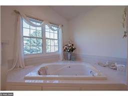 1226 Summit Ct E, Maplewood, MN 55109 photo 12