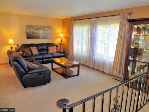 2455 Brookview Dr E, Maplewood, MN 55119 photo 3