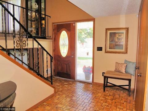 2455 Brookview Dr E, Maplewood, MN 55119 photo 2