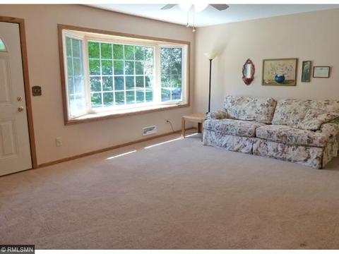622 Sally Cir, Eagan, MN 55121 photo 3