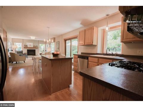 3237 Rolling Hills Dr, Eagan, MN 55121 photo 4