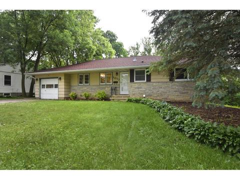 1017 8th Ave SW, Faribault, MN 55021 photo 1