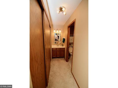 5356 Highpointe Dr, Bloomington, MN 55437 photo 11