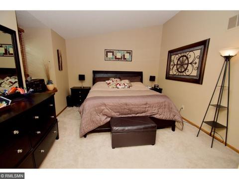 5356 Highpointe Dr, Bloomington, MN 55437 photo 10
