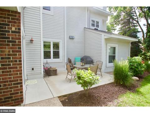 5356 Highpointe Dr, Bloomington, MN 55437 photo 16
