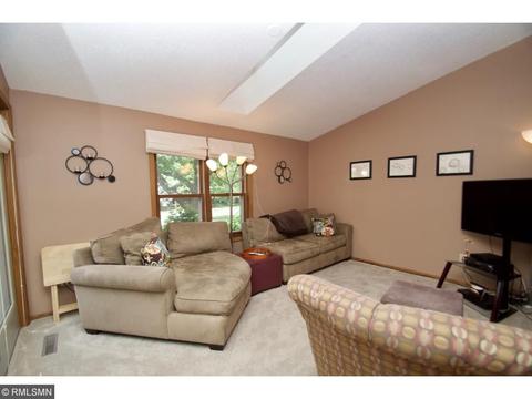 5356 Highpointe Dr, Bloomington, MN 55437 photo 3