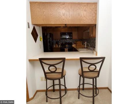 5356 Highpointe Dr, Bloomington, MN 55437 photo 6