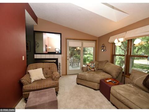 5356 Highpointe Dr, Bloomington, MN 55437 photo 4