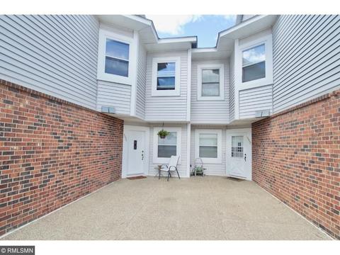 5356 Highpointe Dr, Bloomington, MN 55437 photo 2