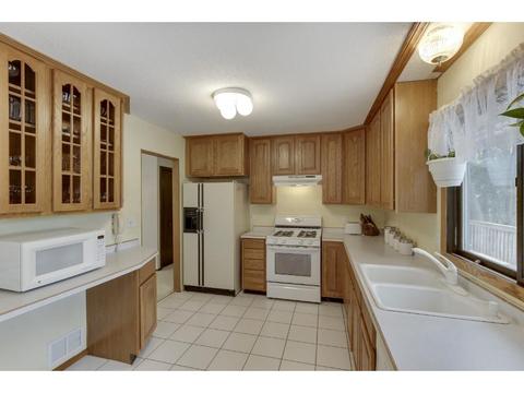 1758 Walnut Ln, Eagan, MN 55122 photo 7