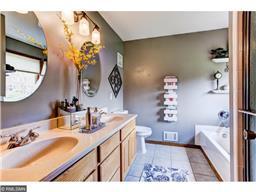 504 Chapel Ct, Eagan, MN 55121 photo 8