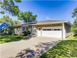 4236 Moonstone Dr, Eagan, MN 55122 photo 2