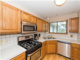 8452 S Pond Trl, Champlin, MN 55316 photo 4