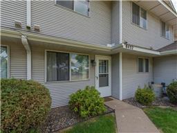 8452 S Pond Trl, Champlin, MN 55316 photo 3
