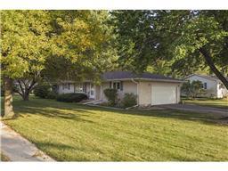 751 E 84th St, Bloomington, MN 55420 photo 2