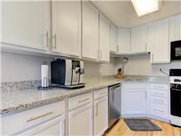 8564 S Maplebrook Cir, Brooklyn Park, MN 55445 photo 8