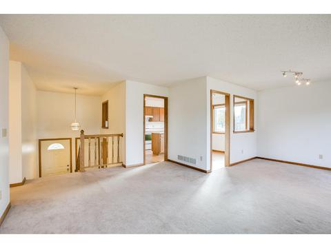4341 Stirrup St, Eagan, MN 55123 photo 2