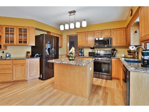9442 White Oaks Trl, Champlin, MN 55316 photo 4