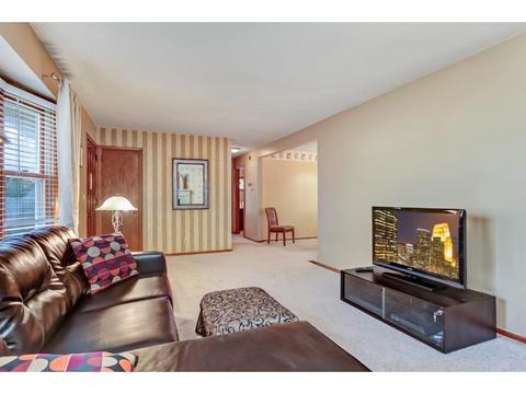 211 E 94th St, Bloomington, MN 55420 photo 4