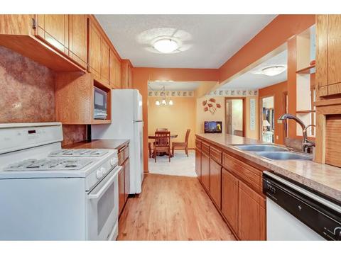 211 E 94th St, Bloomington, MN 55420 photo 9