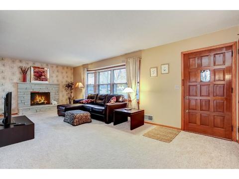 211 E 94th St, Bloomington, MN 55420 photo 2