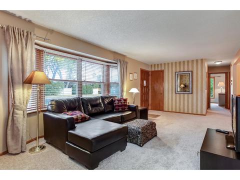 211 E 94th St, Bloomington, MN 55420 photo 3
