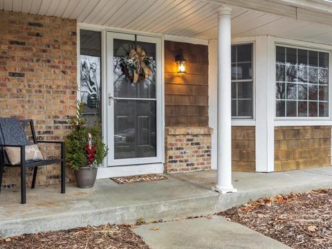 4739 Beacon Hill Rd, Eagan, MN 55122 photo 2