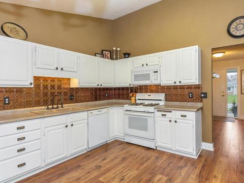 4739 Beacon Hill Rd, Eagan, MN 55122 photo 10