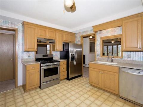 10211 Johnson Cir, Bloomington, MN 55437 photo 9