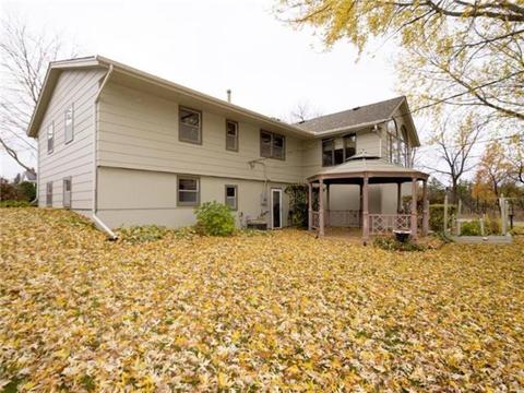 10211 Johnson Cir, Bloomington, MN 55437 photo 3