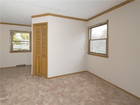 10211 Johnson Cir, Bloomington, MN 55437 photo 12