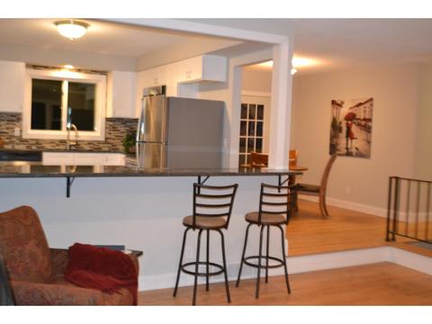 10008 Harrison Rd, Bloomington, MN 55437 photo 5