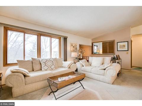 3832 Laurel Ct, Eagan, MN 55122 photo 3