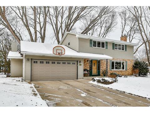 10124 Harrison Rd, Bloomington, MN 55437 photo 2