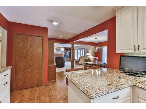 10124 Harrison Rd, Bloomington, MN 55437 photo 11