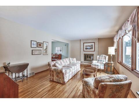 10124 Harrison Rd, Bloomington, MN 55437 photo 4