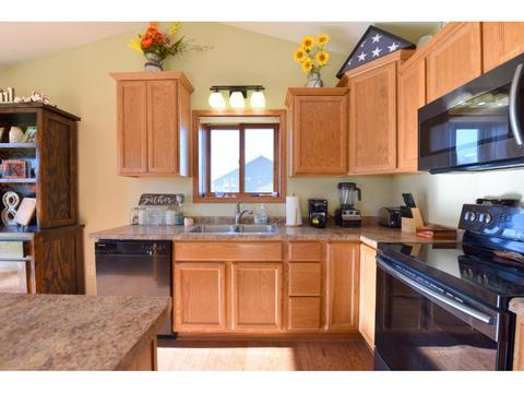 602 Spruce Dr, Staples, MN 56479 photo 4