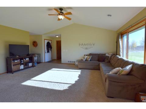 602 Spruce Dr, Staples, MN 56479 photo 10