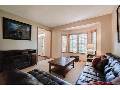 546 White Pine Way, Eagan, MN 55123 photo 2
