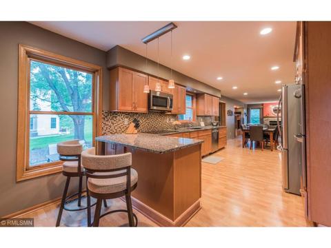 4156 Kingston Ct, Eagan, MN 55123 photo 4